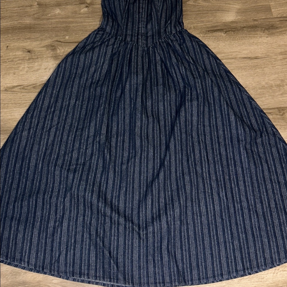 Moon River Strap Bow Detail Denim Midi Dress - Picture 14 of 15